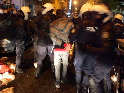 Στον εισαγγελέα οι 12 συλληφθέντες